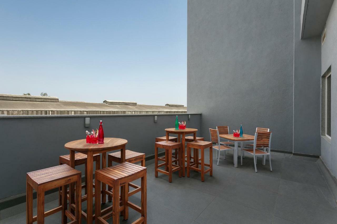 Hotel Ginger Sānand Extérieur photo